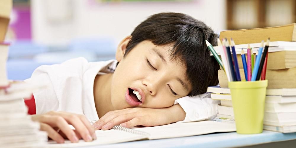 6 узрока дечијих навика спавања на часу и како их превазићи