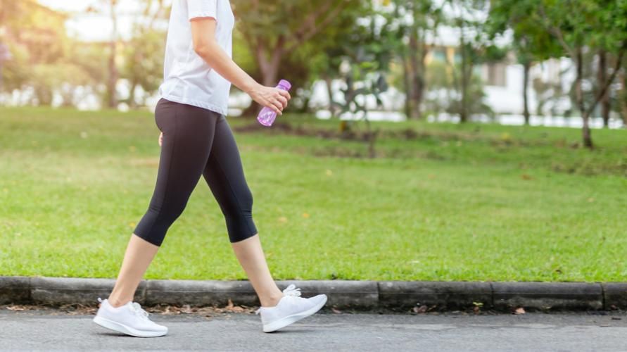 Com caminar correctament per mantenir ossos i articulacions sans