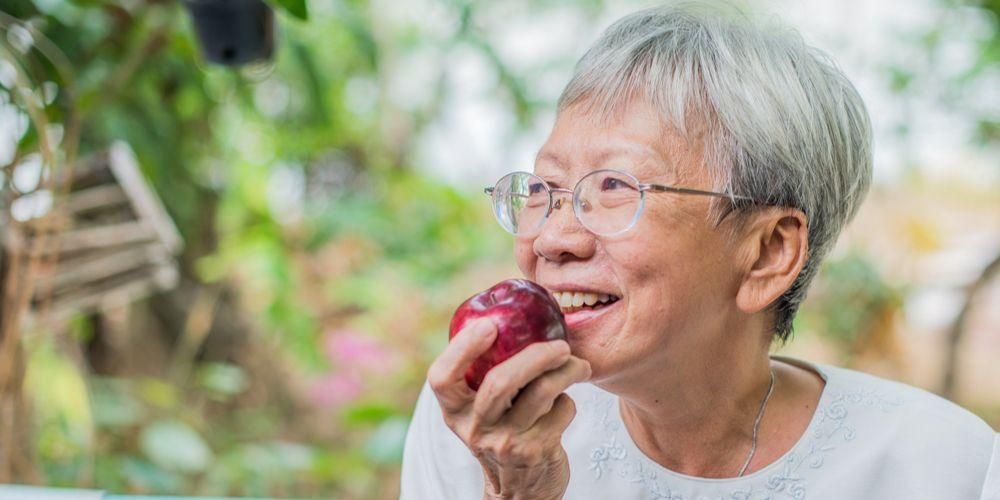 بڑھاپے میں صحت مند رہنے کے لیے بزرگوں کے لیے تجویز کردہ غذائیت کی اقسام