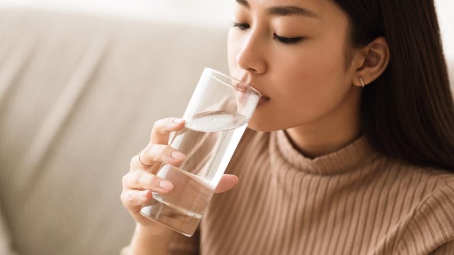 Giúp giảm đau dạ dày, nước ấm có thực sự có lợi cho axit dạ dày?