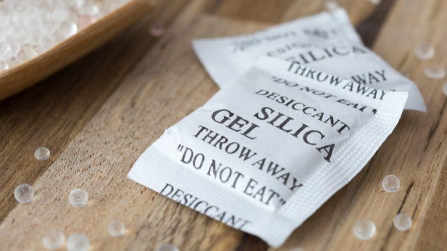 Nếu nuốt phải Silica Gel có nguy hiểm không? Đây là lời giải thích